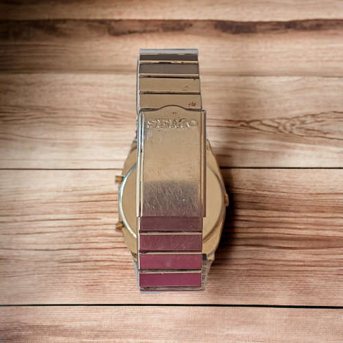 Vintage Collectors Seiko quartz gents watch analogue and digital value R5000.00