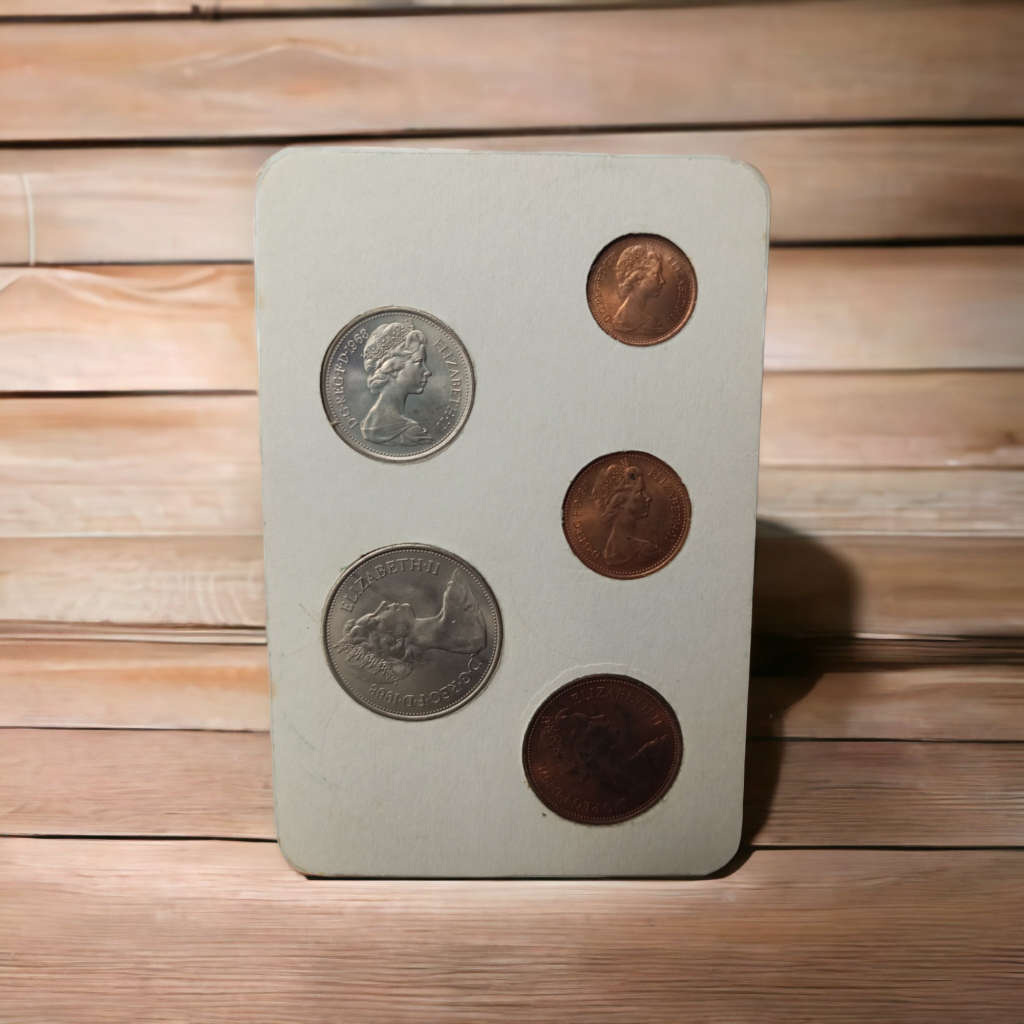 Collectors 1968 British first decimal coin set in original holder