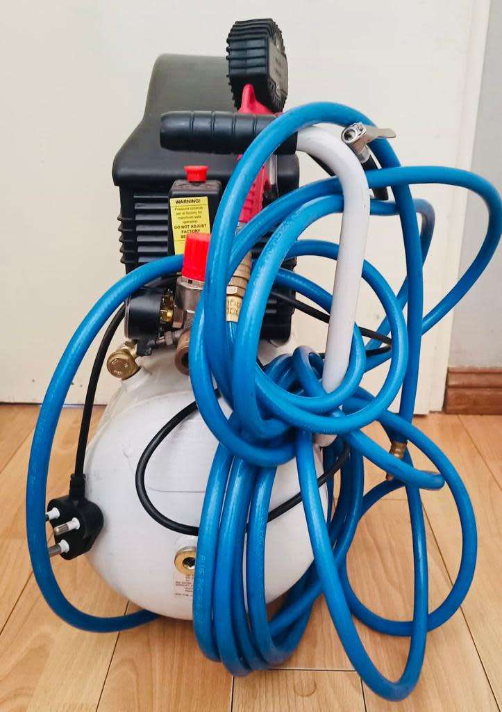 Ryobi direct drive compressor RC1524D 1.5HP 24L with air hose, hardly been used