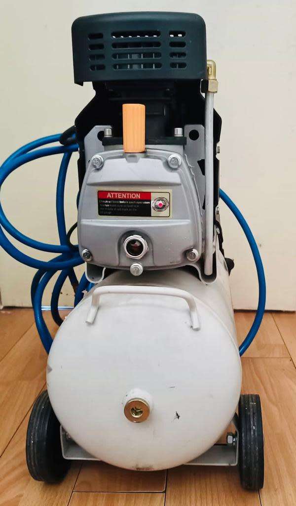 Ryobi direct drive compressor RC1524D 1.5HP 24L with air hose, hardly been used