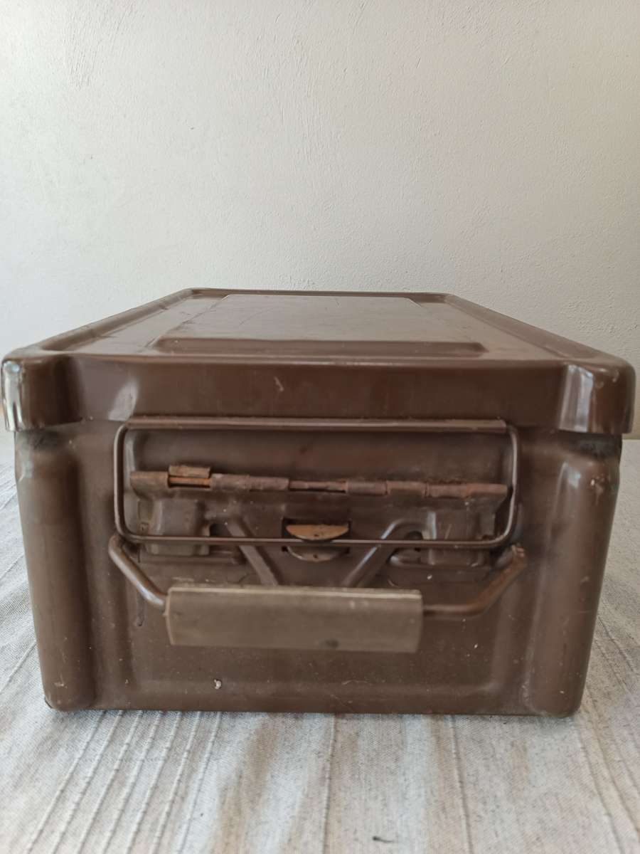 Vintage collectors army ammunition crate, perfect as a tool / storage box
