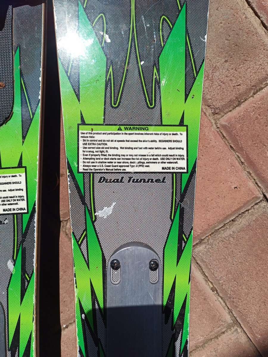 Valuable O`Brien 172 dual tunnel waterskis