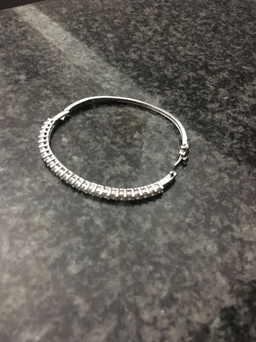 !!R1 Start!!No Reserve!! Beautiful Sterling Silver Bangle!! Dont Miss Out!!!
