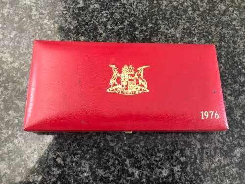 !!R1 Start!! No Reserve!! Proof Coin Set !!As Per Pictures!! 1976 Dont Miss Out!!!