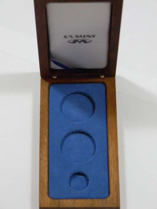 Empty SA Mint 2002 JHB World Summit 3 Coin Prestige Set Wooden Box with Engraving