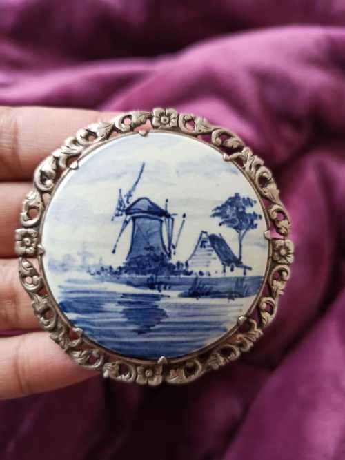 RARE EXTRA LARGE ROLLED SILVER GOUDA-HOLLAND BROOCH