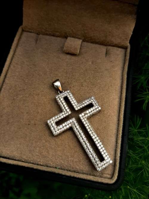 STERLING SILVER VINTAGE CROSS