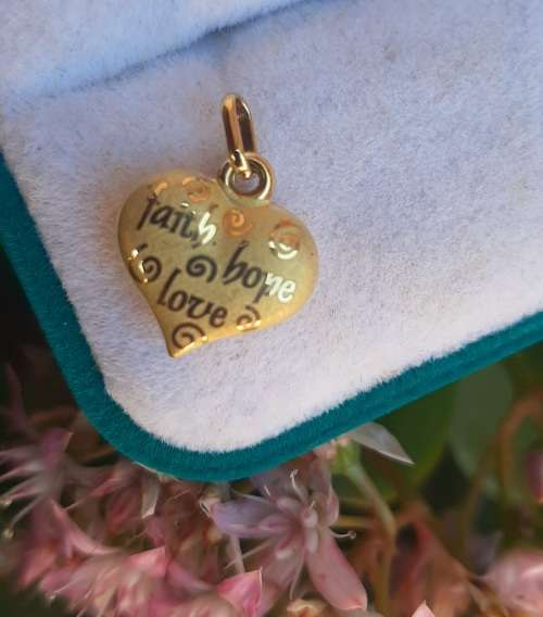 9CT SOLID GOLD PUFFED HEART PENDANT