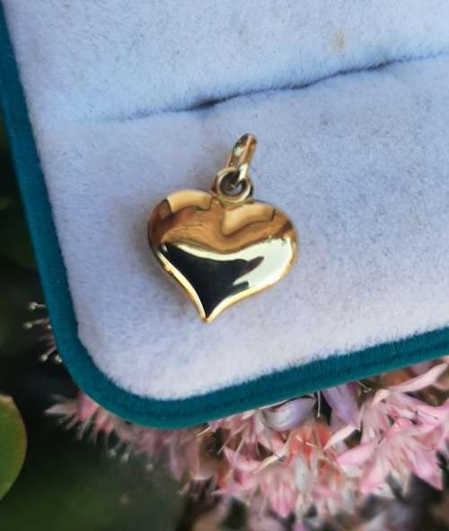 9CT SOLID GOLD PUFFED HEART PENDANT