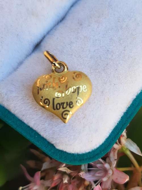 9CT SOLID GOLD PUFFED HEART PENDANT