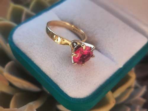 ANTIQUE LARGE RUBY 9CT RING