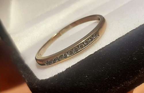 9CT GOLD VINTAGE HALF ETERNITY DIAMOND RING