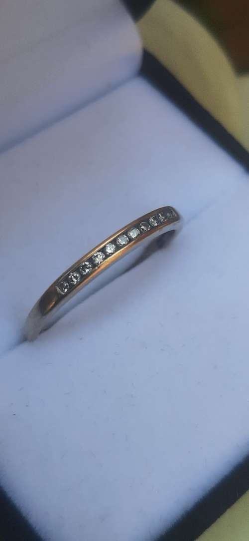 9CT GOLD VINTAGE HALF ETERNITY DIAMOND RING