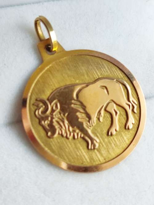9CT  YELLOW GOLD TAURUS ZODIAC SYMBOL