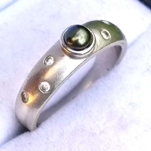 RARE 9CT WHITE GOLD BLACK PEARL RING