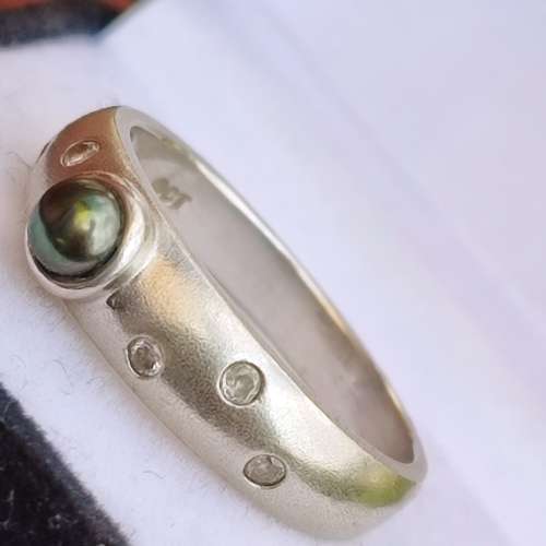 RARE 9CT WHITE GOLD BLACK PEARL RING