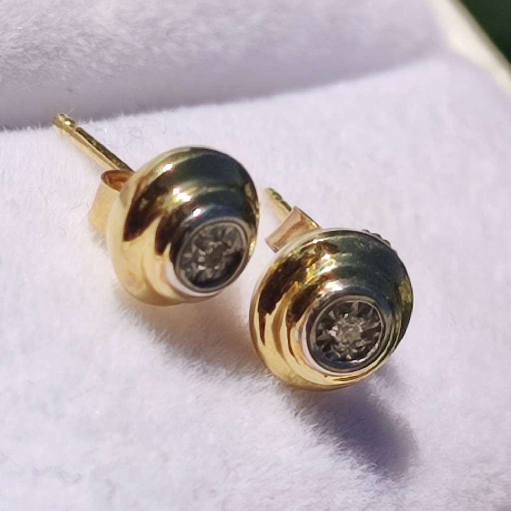 9CT  GOLD ROUND DIAMOND EARRINGS