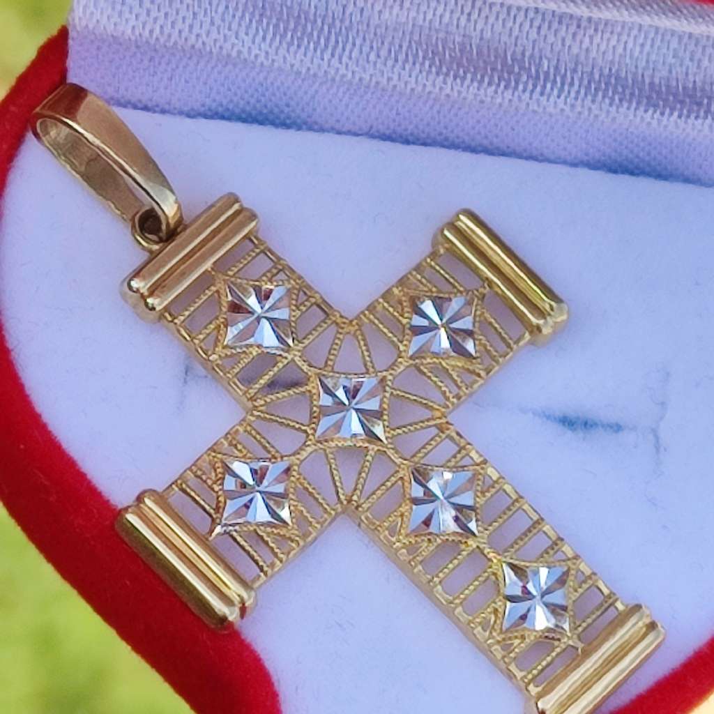 9CT GOLD LARGE CROSS PENDANT