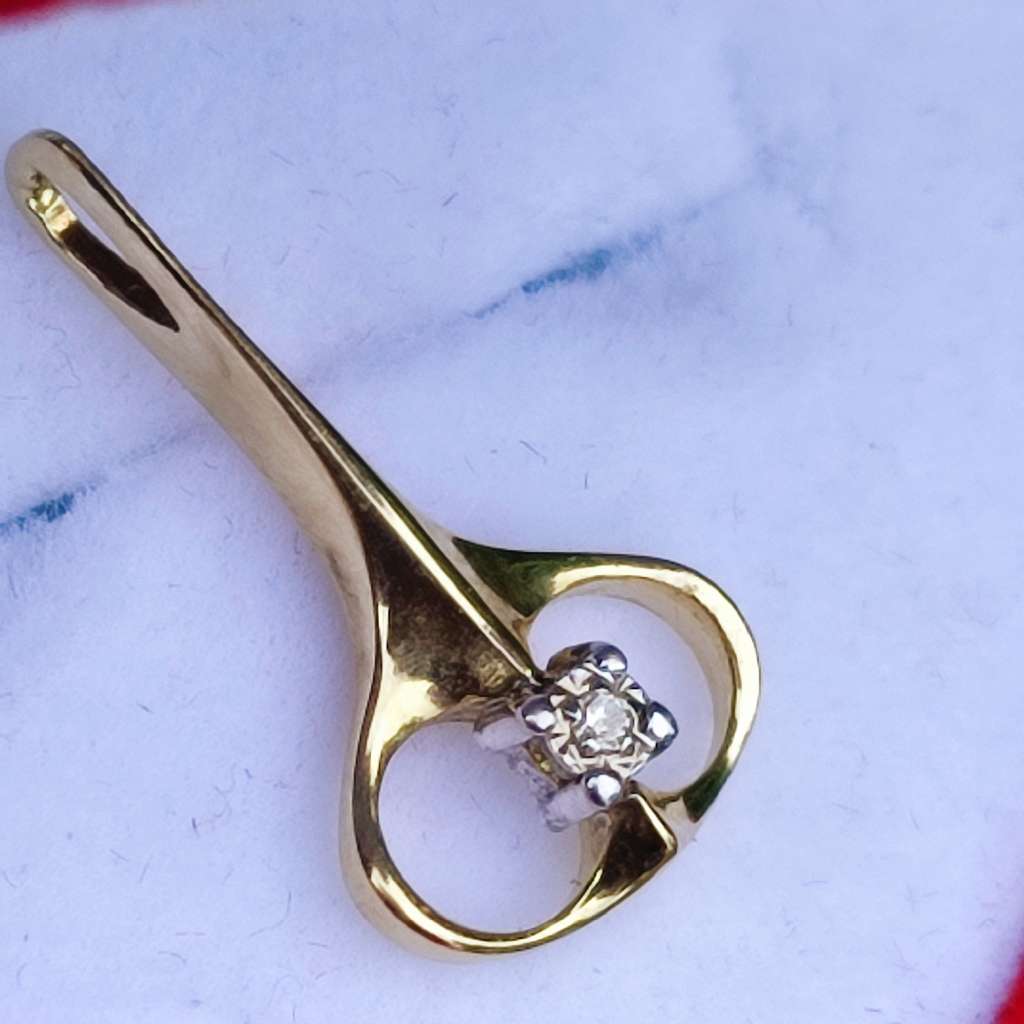 9CT GOLD DIAMOND PENDANT