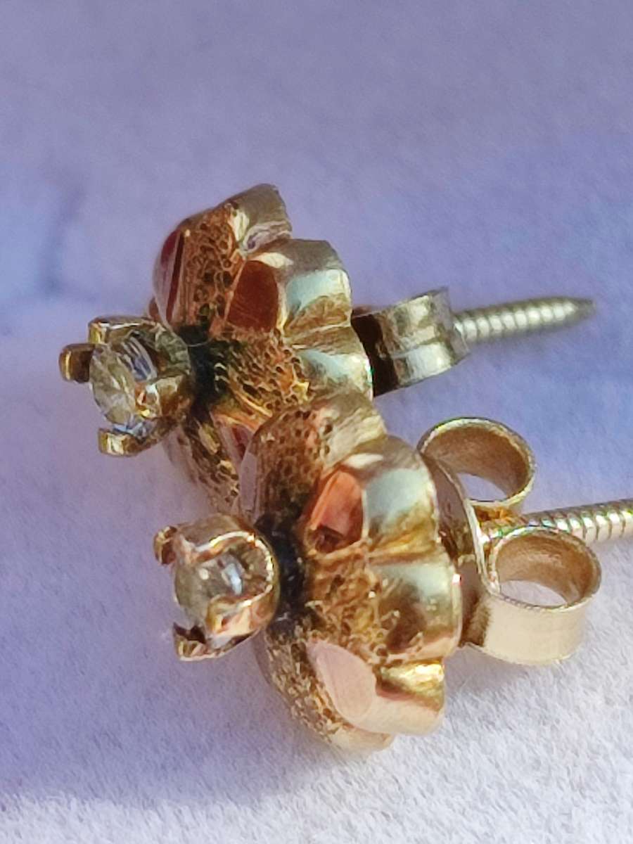 9CT GOLD FLOWER STUD EARRINGS