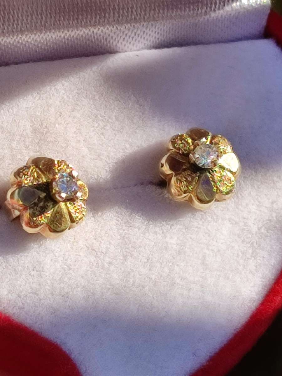 9CT GOLD FLOWER STUD EARRINGS