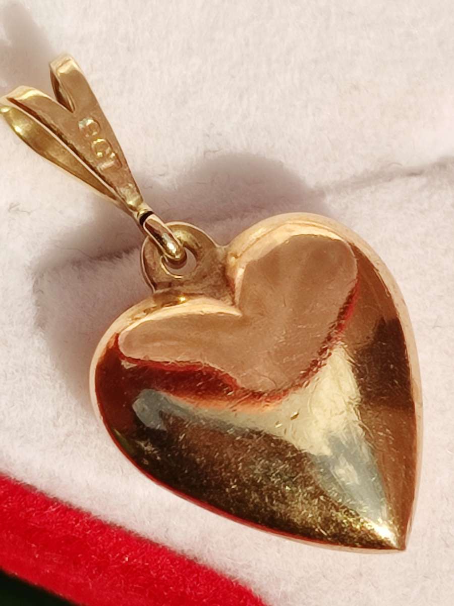 9CT GOLD MEDIUM PUFFED HEART PENDANT