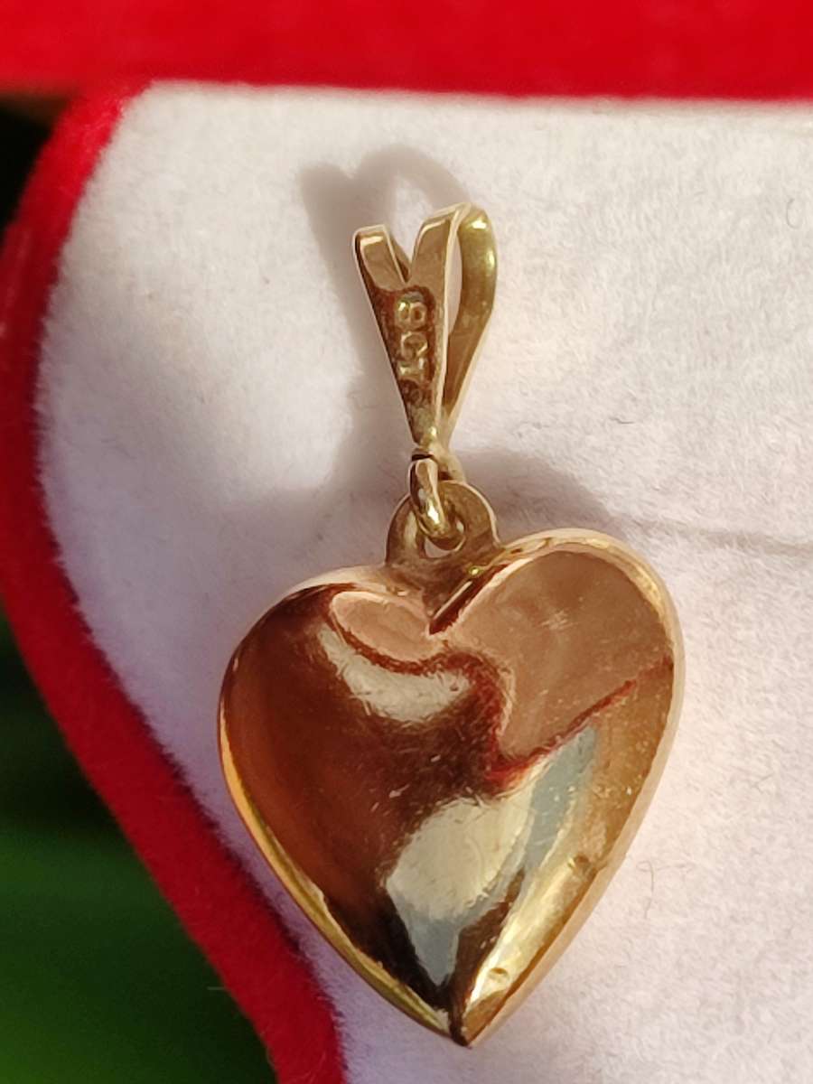 9CT GOLD MEDIUM PUFFED HEART PENDANT