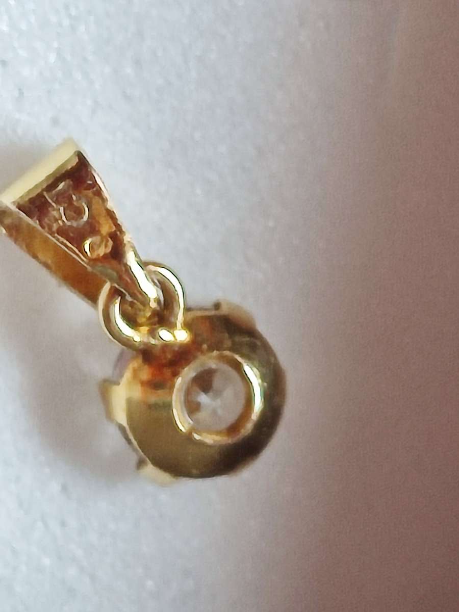9CT GOLD SINGLE STONE PENDANT