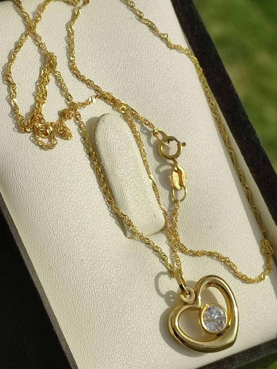 9ct Gold Heart Chain Set