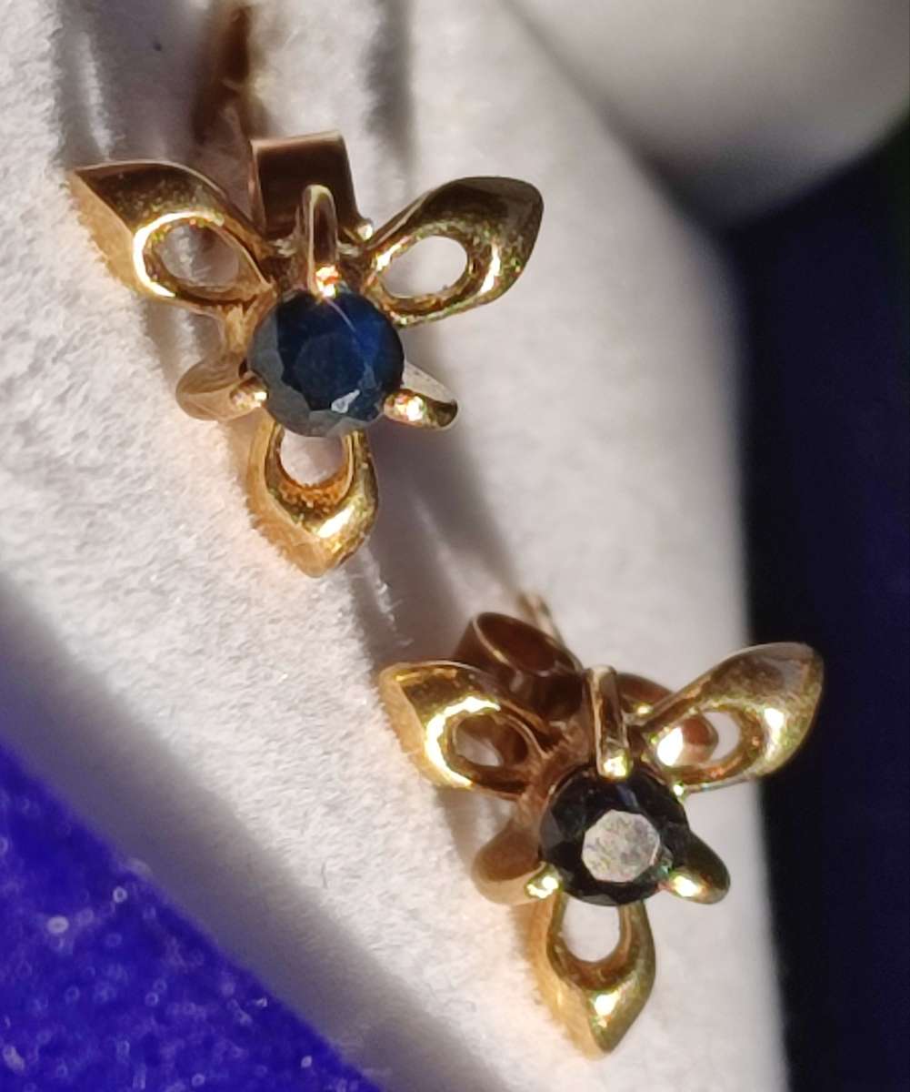 9ct Gold Flower Sapphire Earrings
