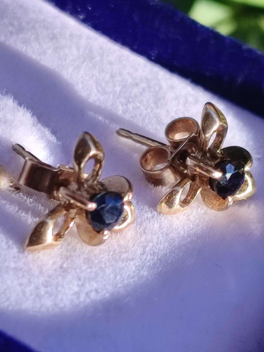 9ct Gold Flower Sapphire Earrings