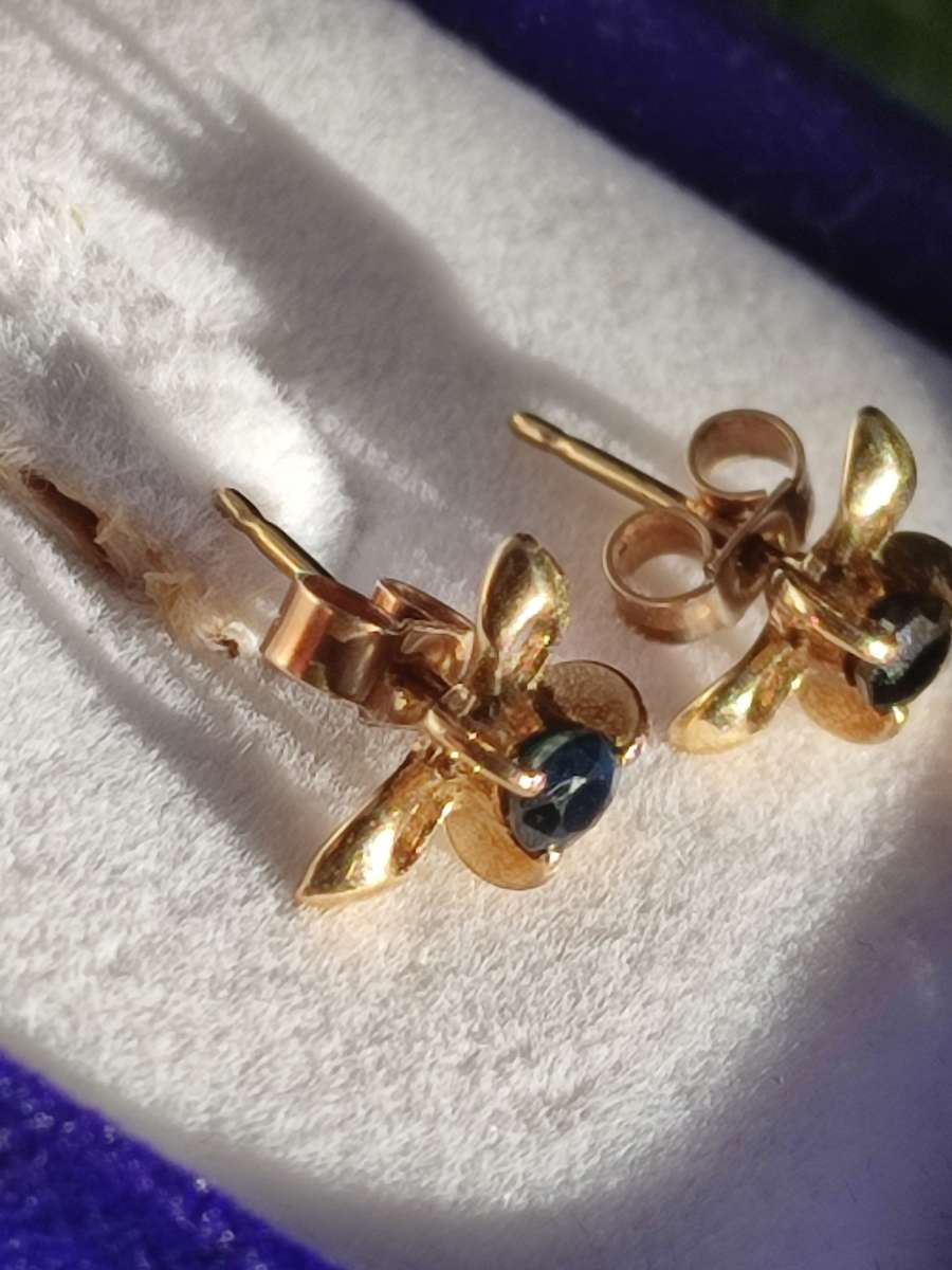 9ct Gold Flower Sapphire Earrings