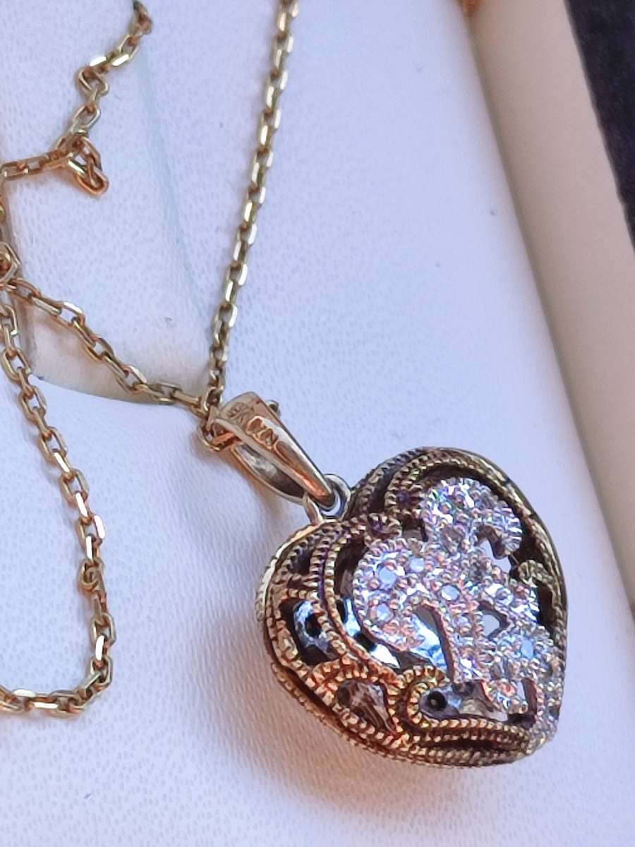 Rare 9ct Diamond Double Sided Pendant Set