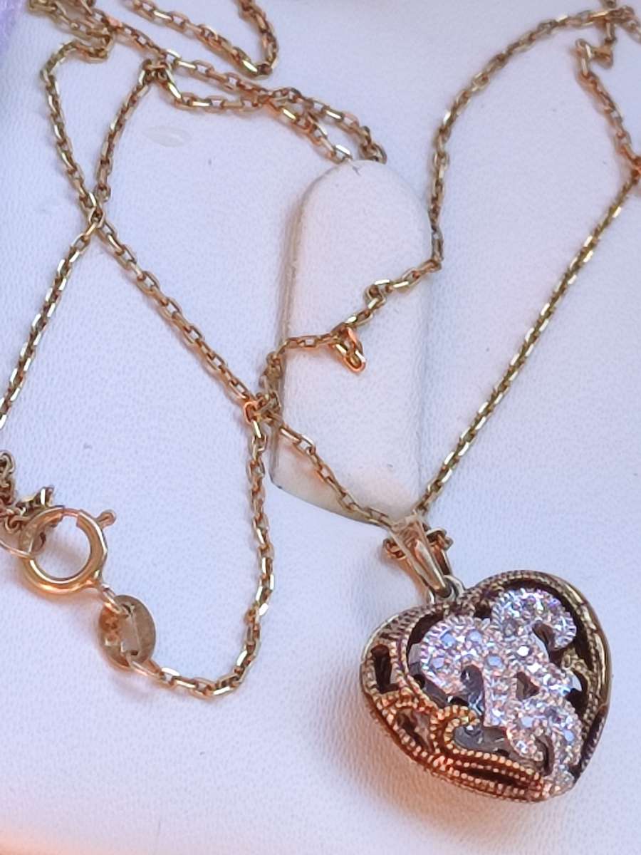 Rare 9ct Diamond Double Sided Pendant Set