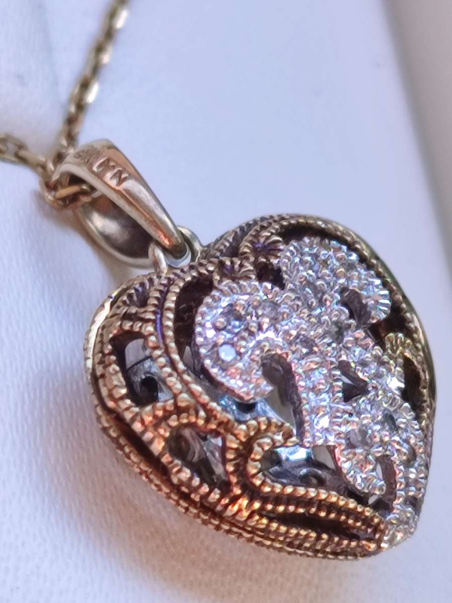Rare 9ct Diamond Double Sided Pendant Set