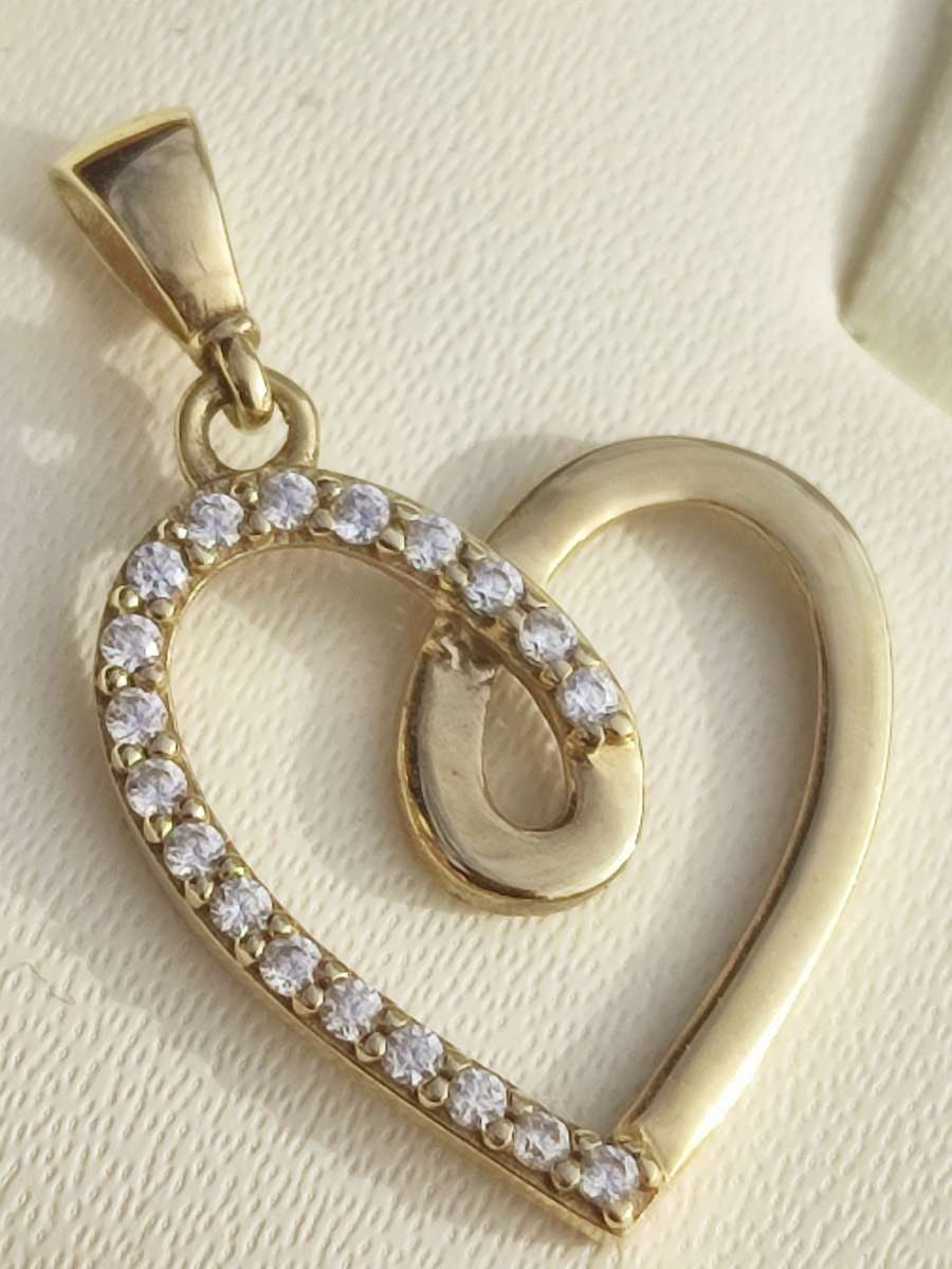 9ct Gold Medium Studded Heart Pendant
