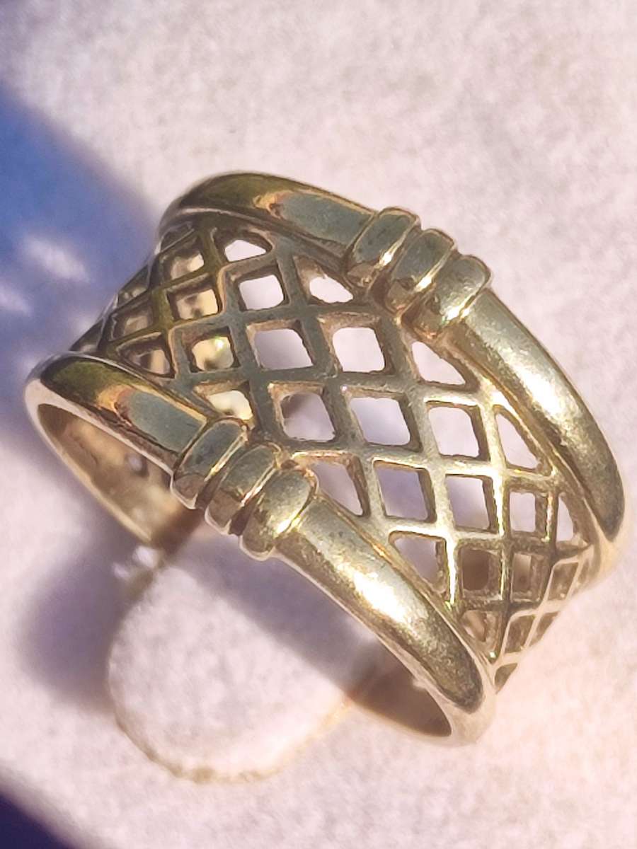9ct Gold Cutwork Design Ring