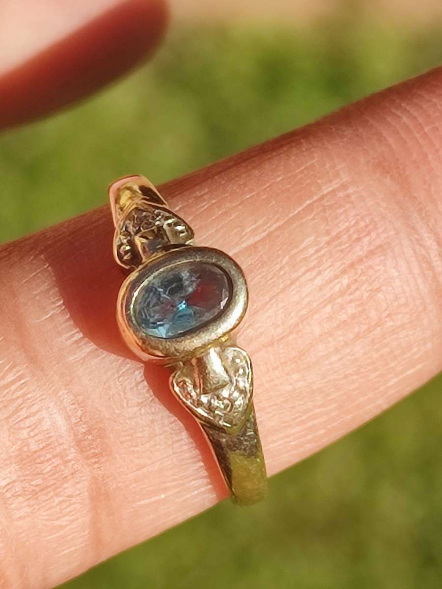 9ct Gold Blue Stone Dress Ring