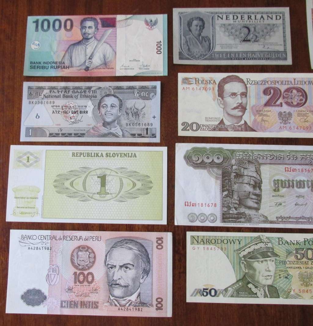 12 UNC. BANKNOTES - MIXED