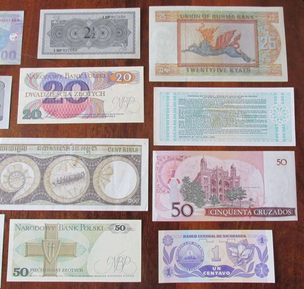 12 UNC. BANKNOTES - MIXED