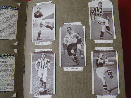 COMPLETE CIGARETTE CARD ALBUM - FAMOUS FOOTBALLERS 50 CARDS