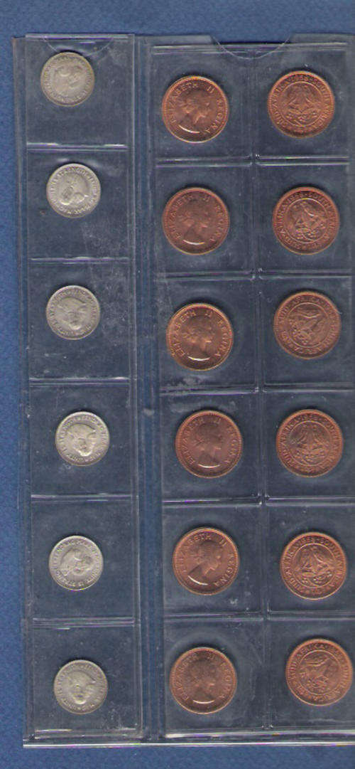 12 x BRILL. UNC. FARTHINGS + 6 X UNC TICKEYS (2-1/2 CENTS)