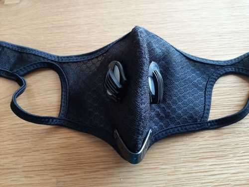 Sports mask with double ventilation