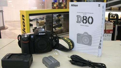 Nikon D80 with battery,charger,usb cable and instruction manual