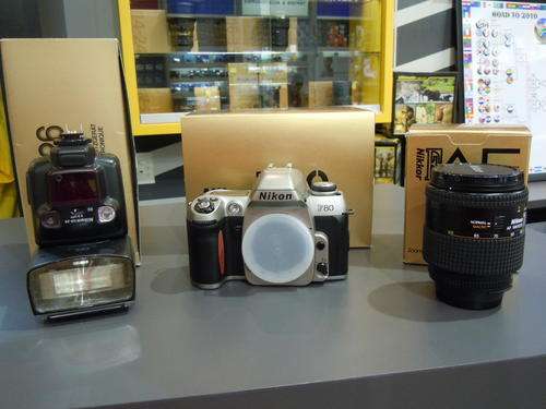 Nikon F80 + 28-105mm AF + Nikon SB26- ALL LIKE BRAND NEW!