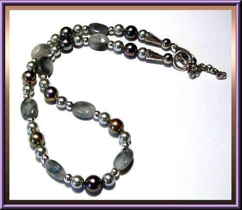 Stylish Quartz and Shell Pearl Necklace