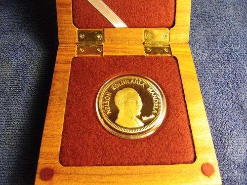 NELSON MANDELA GOLD PLATED SIGNED MEDAL 10 YEARS OF FREEDOM