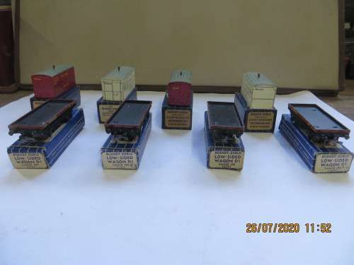 Hornby Dublo 4 x Low-sided Wagons & Containers all Boxed