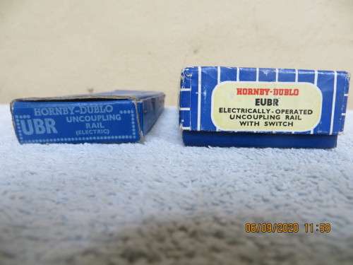 Hornby Dublo Assorted 3 rail Uncoupling Rails x 11 plus 4 boxes