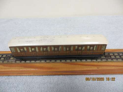 Hornby Dublo N.E. D1 Coaches x 3 and M.R. D3 Coach empty box.